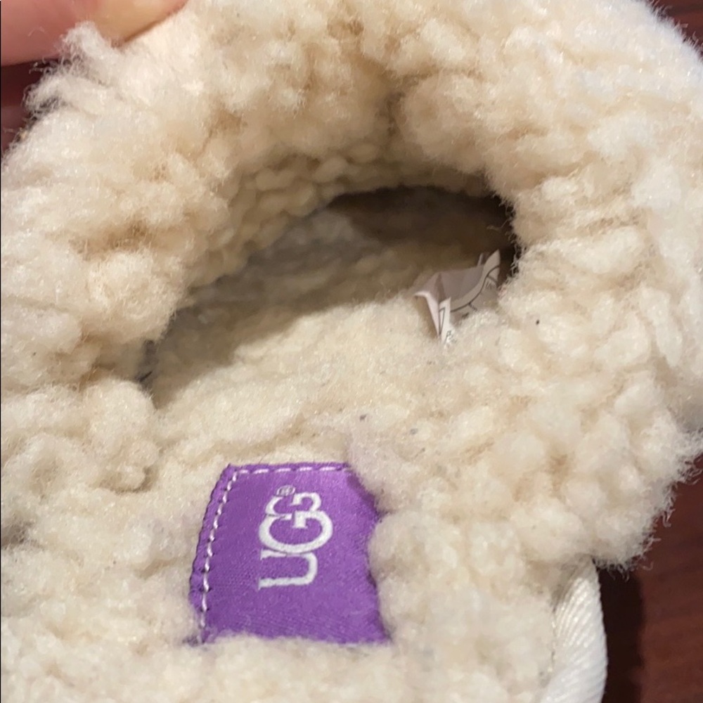 UGG Slippers - Picture 3 of 4
